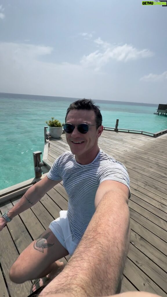 Luke Evans Instagram - Bike to beach, repeat. @joalimaldives #joalimaldives @beyondtalentglobal #gift