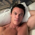 Luke Evans Instagram - Goodnight from #Belfast