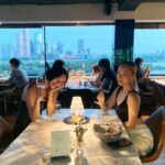 Luna Instagram - 중학교 시절 혜랑샘 수업에서 만나 함께 꿈에 대한 이야길 나누며 연습했던게 엊그제 같은데 언니는 지금까지 춤을 향한 꿈과 열정으로 성실히 자신의 길을 걸어가며 우리나라를 빛내는 최고의 실력파 멋진 댄서가 되어있었다. 몇달 전 세상에 공개 된 언니의 책을 읽고 뜨거워진 가슴을 움켜쥐며, 나의 길을 꾸준히 가야 겠다고 다짐하고 또 다짐했고 위로받았다. 언니 우리가 나누었던 대화 그리고 나에게 해준 모든 말들이 다 값지고 힘이 되었어..진심으로 존경해요 언니의 모든 꿈을 항상 응원할게💓💓 @dancerdassy #내꿈을디자인하다 #작가이인영 #Dancerdassylee