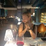 Luna Instagram - 중학교 시절 혜랑샘 수업에서 만나 함께 꿈에 대한 이야길 나누며 연습했던게 엊그제 같은데 언니는 지금까지 춤을 향한 꿈과 열정으로 성실히 자신의 길을 걸어가며 우리나라를 빛내는 최고의 실력파 멋진 댄서가 되어있었다. 몇달 전 세상에 공개 된 언니의 책을 읽고 뜨거워진 가슴을 움켜쥐며, 나의 길을 꾸준히 가야 겠다고 다짐하고 또 다짐했고 위로받았다. 언니 우리가 나누었던 대화 그리고 나에게 해준 모든 말들이 다 값지고 힘이 되었어..진심으로 존경해요 언니의 모든 꿈을 항상 응원할게💓💓 @dancerdassy #내꿈을디자인하다 #작가이인영 #Dancerdassylee