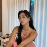 Luna Instagram - 생일 공연 준비로 아침 일찍부터 함께 움직여 주신 아버지. 그리고 나보다 나를 더 잘 아는 우리 언니, 엄마, 표현은 잘 안해도 내 생각 찐 많이 해주는 울오빠, 말로 표현 못할 정도로 존경하고 사랑하는 할무니, 정성스레 그림 그려준 우리 딸기.. 언제나 한걸음에 달려와주시는 큰이모 막내이모, 사랑하는 이모부, 생일 기억해주시고 챙겨주신 지인분들, 멀리까지 한걸음에 달려와주신 우리 팬분들.. 제가 어찌 보답해야 할까요.? 정말 고맙습니다 살면서 다 값을게요 헤헤 좋은 주말 보내세요 다시 한번 더 고맙습니다. 행복하게 잘 살게요💟 그리고 공연을 위해 예쁘게 메이크업 해주신 지영언니 @blow_jiyoung 항상 감사드려요 ㅠㅜ 언니 덕분에 자신감 뿜뿜으로 공연해쪄요💖 생일 선물 사딘 보내준 현명오빠 사진 증맬루 멋쪄요!! 햄볶하게 음악하며 춤추며 살게요!