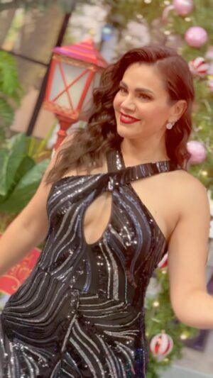 Luz Elena González Instagram - ¡Es el último viernes del 2023 y la guapa @luzelenaglezz te desea un fin de año lleno de alegría, felicidad y mucho amor! ❤️✨🙌🏻📺 #VLA #DecretoQue