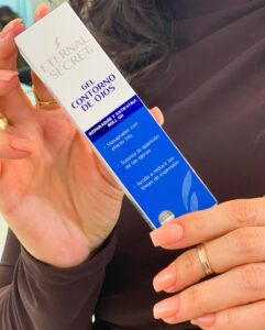 Luz Elena González Instagram - Amo como luzco con mi gel contorno de ojos ✨🙌🏻 por supuesto de Eternal Secret 😍