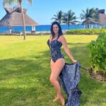 Luz Elena González Instagram - El agradecimiento es fundamental en mi vida para construir mi felicidad!!!! Si yo estoy bien todo mi alrededor cambia para bien 🙏🏼🙌🏼♥️ #happy #vacation #love #family #Santi #vuelele #hardrockrivieramaya @playabendita.swimwear @vueleletravel @hrhrivieramaya