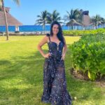 Luz Elena González Instagram - El agradecimiento es fundamental en mi vida para construir mi felicidad!!!! Si yo estoy bien todo mi alrededor cambia para bien 🙏🏼🙌🏼♥️ #happy #vacation #love #family #Santi #vuelele #hardrockrivieramaya @playabendita.swimwear @vueleletravel @hrhrivieramaya