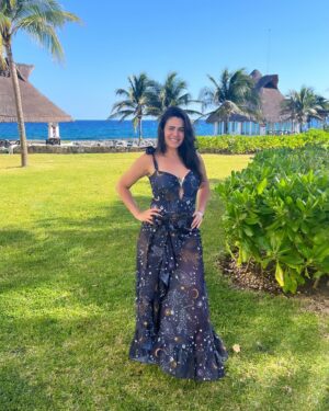 Luz Elena González Instagram - El agradecimiento es fundamental en mi vida para construir mi felicidad!!!! Si yo estoy bien todo mi alrededor cambia para bien 🙏🏼🙌🏼♥️ #happy #vacation #love #family #Santi #vuelele #hardrockrivieramaya 
@playabendita.swimwear 
@vueleletravel 
@hrhrivieramaya