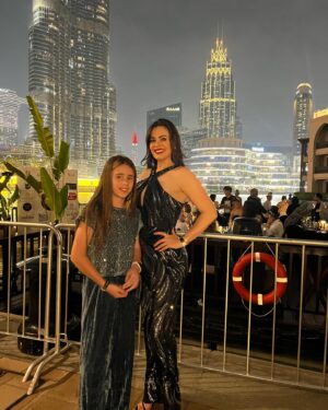 Luz Elena González Instagram - Gracias 2023 por todas las bendiciones que me diste!!!! Sueños cumplidos y mucha felicidad♥️♥️♥️♥️ 2024 te recibo llena de ilusión y a seguir disfrutando cada momento de mi vida con todas las personas que amooooooo mi hermosa familia ♥️♥️♥️♥️ que sea un gran año para todos ustedes mis amores 🍾🎉🎈🎊
