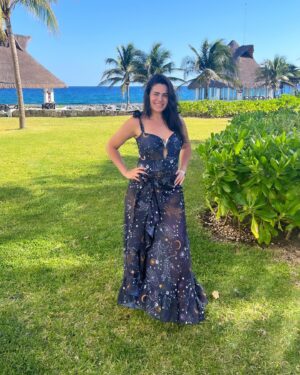 Luz Elena González Instagram - El agradecimiento es fundamental en mi vida para construir mi felicidad!!!! Si yo estoy bien todo mi alrededor cambia para bien 🙏🏼🙌🏼♥️ #happy #vacation #love #family #Santi #vuelele #hardrockrivieramaya 
@playabendita.swimwear 
@vueleletravel 
@hrhrivieramaya