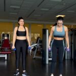 Luz Elena González Instagram - Ejercicios Funcionales para mujeres peri menopausia (aunque Luz Elena no lo está) pero ir preparando nuestro cuerpo con ejercicios asertivos!! #indoorcycling #indoorcyclinginstructor #spinning #fitness #wellness #salud #saludybienestar