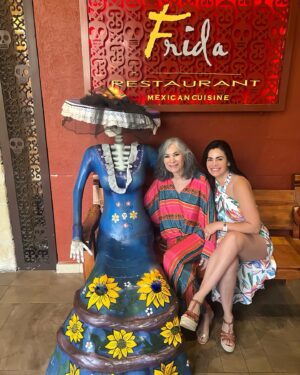 Luz Elena González Instagram - No podríamos estar más consentidos!!!!!! Estamos felices, Abu, Santi y yo disfrutándonos como nunca 💕💕💕💕 gracias DAVID😍 por todas tus atenciones❤️ gracias a @hrhrivieramaya el mejor hotel familiar 💃🏻💃🏻💃🏻💃🏻💃🏻💃🏻💃🏻 esto no hubiera sido posible sin la ayuda de mi agencia @vueleletravel que nos organizó todo por whats 😎 pero además puedes entrar a vuélele.com y organizar tus viajes de la forma más fácil y aprovechando promociones increíbles 😍😍😍😍