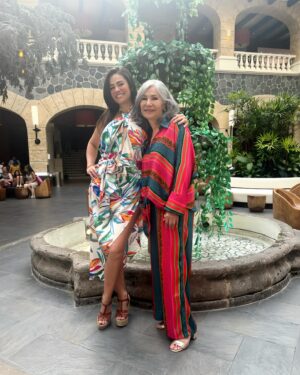 Luz Elena González Instagram - No podríamos estar más consentidos!!!!!! Estamos felices, Abu, Santi y yo disfrutándonos como nunca 💕💕💕💕 gracias DAVID😍 por todas tus atenciones❤️ gracias a @hrhrivieramaya el mejor hotel familiar 💃🏻💃🏻💃🏻💃🏻💃🏻💃🏻💃🏻 esto no hubiera sido posible sin la ayuda de mi agencia @vueleletravel que nos organizó todo por whats 😎 pero además puedes entrar a vuélele.com y organizar tus viajes de la forma más fácil y aprovechando promociones increíbles 😍😍😍😍