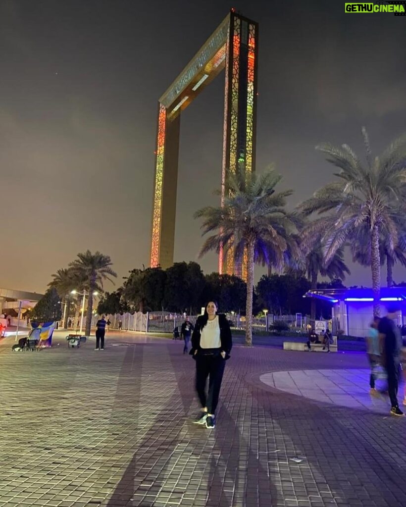 Luz Elena González Instagram - Recordando nuestro fin de año❤️!!!! Momentos hermosos en familia 😍!!!!! #Dubai #dubaiframe #family #love #happy #moments