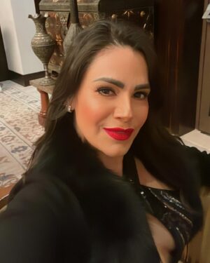 Luz Elena González Instagram - Gracias 2023 por todas las bendiciones que me diste!!!! Sueños cumplidos y mucha felicidad♥️♥️♥️♥️ 2024 te recibo llena de ilusión y a seguir disfrutando cada momento de mi vida con todas las personas que amooooooo mi hermosa familia ♥️♥️♥️♥️ que sea un gran año para todos ustedes mis amores 🍾🎉🎈🎊