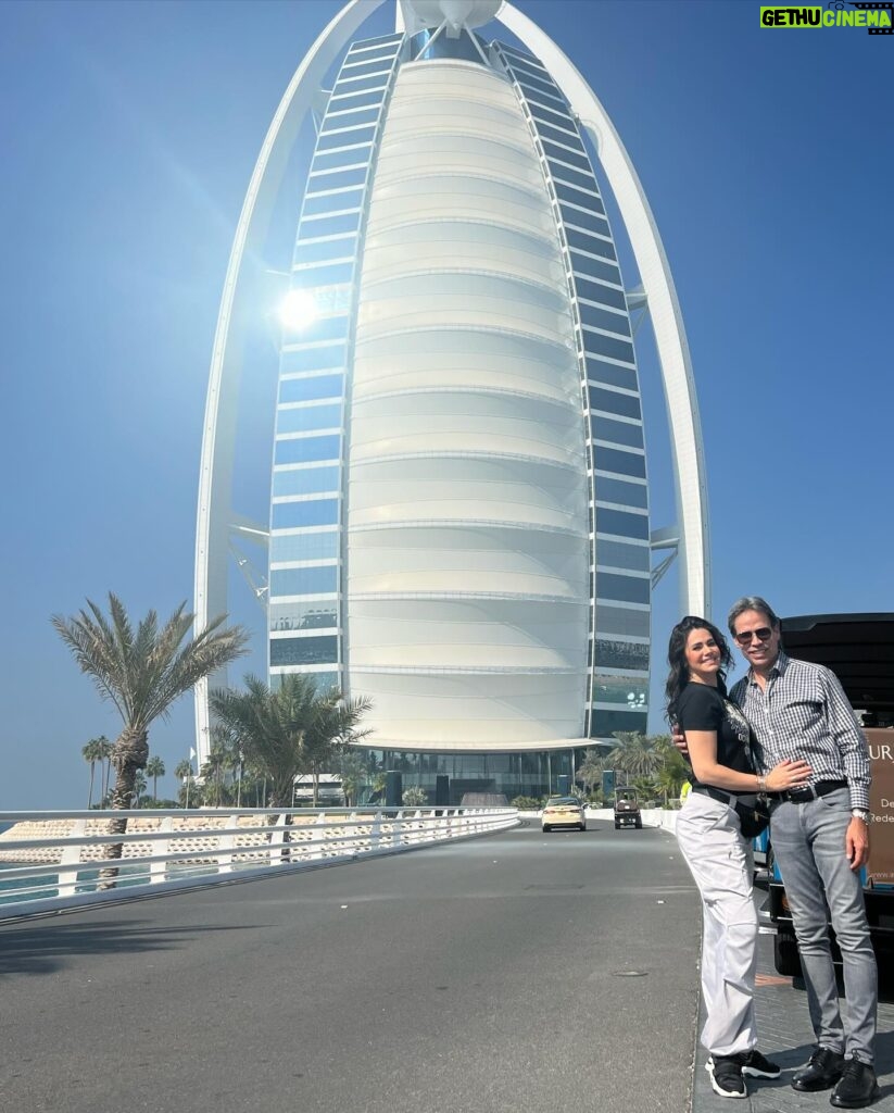 Luz Elena González Instagram - Los mejores viajes son en familia ❤️❤️❤️❤️!!!!! @burjalarab y Dias de amor 🐪🐪🐪🐪🐪🐪 #dubai #family #love #happy #vacation