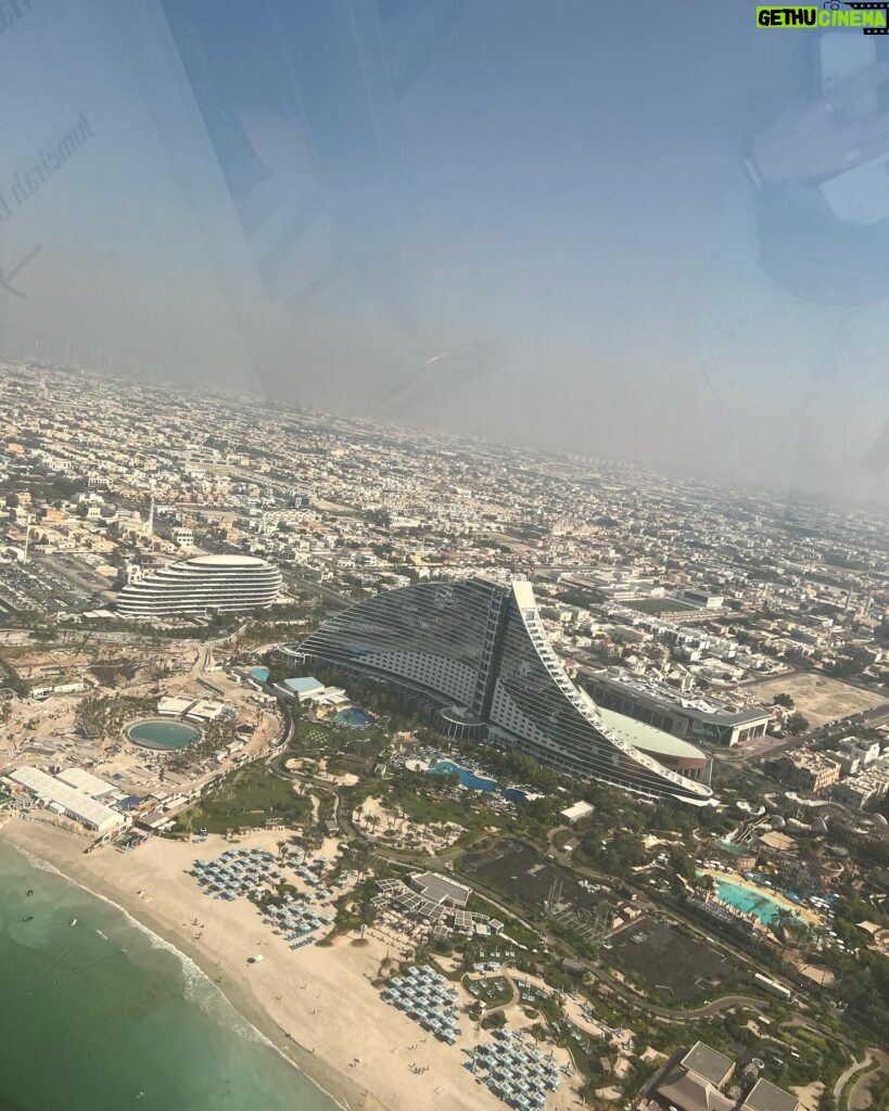 Luz Elena González Instagram - Los mejores viajes son en familia ❤️❤️❤️❤️!!!!! @burjalarab y Dias de amor 🐪🐪🐪🐪🐪🐪 #dubai #family #love #happy #vacation