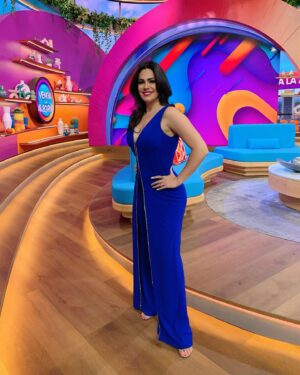 Luz Elena González Instagram - Feliz mitad de semana ❤️✨ 
.
Gracias por mi Outfit @dreamsfstudio que el día de ayer me preguntaron mucho de donde era 😍❤️✨