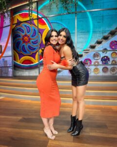 Luz Elena González Instagram - ¡Sigue disfrutando de tu mañana en compañía de las guapísimas @luzelenaglezz y @kristalsilva_! 🤩✨💃🏻 Estamos al aire por @aztecauno en #VLA.