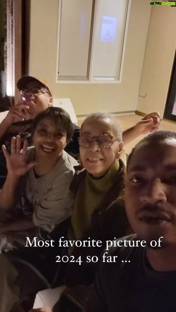 Lynn Toler Instagram - My #hair is crazy. Picture’s dark. Had on my husband’s old tee shirt. I am also surrounded by family. Sons 5 and 6 bookending me and my sister in law! She was here for one hour, looked at me and said “You have too many doors open” She was not talking about the house. She was talking about my head. Ain’t nothing like having a woman your age who gets you and ain’t afraid to tell exactly what she sees. #family #familyiseverything