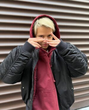 Lyubov Aksyonova Instagram - Предлагаю заменить предновогоднюю суету на предновогоднюю любовь. 💞