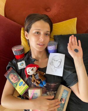 Lyubov Aksyonova Instagram - Благодарность и объятия наизаботливейшему и смелому фандому МГЧД.
Ваша поддержка, признательность и любовь - это крепкая опора в любые времена! ❤️‍🔥

Gratitude and hugs to the most considerate and brave fandom of Major Grom: Plague Doctor.
Your support, appreciation and love are the essential at all times! ❤️‍🔥

@gromfilm