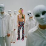 Lyubov Aksyonova Instagram - Сегодня День рождения у «крёстного отца» одного из моих самых любимых музыкальных жанров (на данный момент), настоящего режиссёра музыкального театра и человека, открывшего для меня танец с новой стороны.⁣⁣⠀ ⁣⁣⠀ @raja_rams_tip_records - один из участников уникального музыкального явления под названием Shpongle, чья мелодия погружает в атмосферу удивительного путешествия в магическом лесу.⁣⁣⠀ ⁣⁣⠀ Мне повезло познакомиться с ним дважды. Один раз - когда я попала на его выступление, как диджея в Индии. Музыка, которую он играет, обладает необычной силой, она разрушает все барьеры и страхи и озаряет невероятно свободным посылом: «Как бы ты ни двигался, и чтобы ты не делал - ты не можешь ошибиться!». После такого я заново открыла для себя танец именно как свободу самовыражения.⁣⁣⠀ ⁣⁣⠀ Второй раз мы познакомились уже лично, и это оказался, наверное, самый молодой духом человек из всех, что я встречала в своей жизни. Каждое его слово, каждое движение словно пропитано сочетанием мудрости с детским творческим энтузиазмом. ⁣⁣⠀ ⁣⁣⠀ Выступление @raja_rams_tip_records - это всегда прорыв за личные границы, словно попадаешь на общее поле, где каждый становится равноправным участником событий. Музыка становится общим пространством, где ты легко можешь общаться с другими людьми, даже если вы из разных стран, культур или миров. Музыка это и есть язык.⁣⁣⠀ ⁣⁣⠀ Порой мы забываем, что это общая вечеринка, где диджей - это сама любовь. Хорошо, что Раджа нам об этом так здорово напоминает.⁣⁣⠀ ⁣⁣⠀ С днём рождения, @raja_rams_tip_records ! ⁣⁣⠀ Спасибо за все открытия, за энергетику и за то, что так сильно нас любишь.⁣⁣⠀ Happy Birthday @raja_rams_tip_records ! Thank you for divine moments of truth, for your energy and love! #12любличностей Фотограф: @evgeniymim Ассистент фотографа: @ak88photo Стилист: @aleksandra.georgie Ассистент стилиста: @bachurka Сет-дизайнер: @elyastrezhenyuk Ассистенты сет-дизайнера: @max_cormac @islamiya_z @gregory.leonovich Визажист и мастер по волосам: @koachman Арт визажист и мастер по волосам: @liatunik Маски: @nastia_pilepchuk Маска Shpongle: @supinatra Духи: @suss.iety @nikmartyn Фея:⁣⁣ @olga_nazaruk Он: @theman.unknown Фотостудия: @mayak_studios ❤️