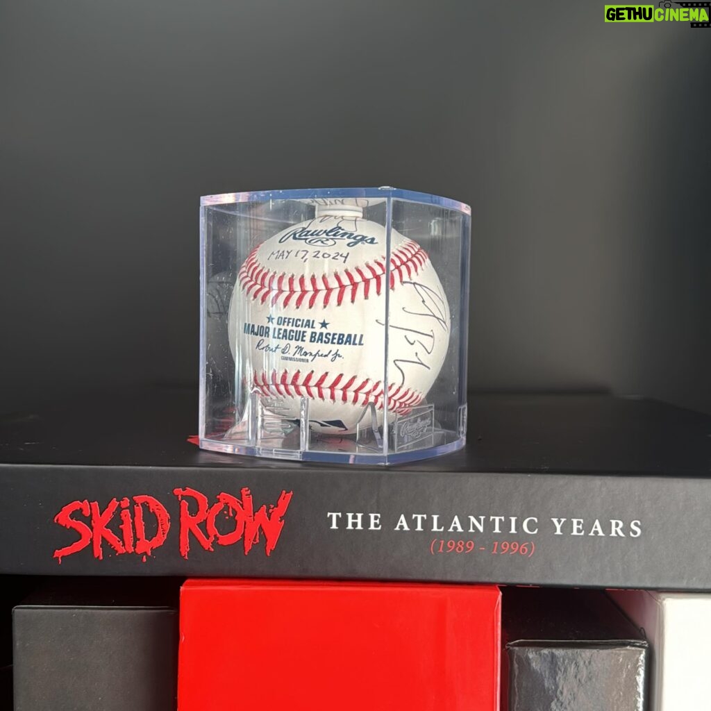 Lzzy Hale Instagram - Thank you to the legend Roger Lotring for the special opening night/ first home run/ signed baseball to commemorate my debut with SKIDROW… what a thoughtful gift from a lifelong rock n roller! Thank you my friend!