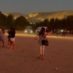 Márcio Garcia Instagram - Hoje resolvi compartilhar com vocês uma lembrança de uma viagem incrível que fizemos com alguns amigos pro Egito! Saímos do hotel ainda a noite para assistir o nascer do sol embarcados em um balão! Foi mágico! Costumo dizer que a viagem é um dos melhores investimentos da vida. Não no conceito de negócio, claro, mas no conceito de enriquecimento do conhecimento pessoal. Conhecer novas culturas e costumes é enriquecedor! Algumas pessoas não concordam dizendo que é um gasto desnecessário e que o dinheiro no banco ou até no bolso vale mais! É quando eu brinco dizendo que não há como perder ou ter uma experiência perdida ou furtada… já o dinheiro… E você acha que viajar vale a pena? É um bom investimento? #tbt #egito