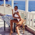 Mãdãlina Ghenea Instagram - Un caffè ☕️ per cortesia 🐚 posting from London but dreaming of Capri