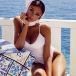 Mãdãlina Ghenea Instagram - Un caffè ☕️ per cortesia 🐚 posting from London but dreaming of Capri