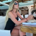 Mélanie Amar Instagram - Mʏᴋᴏɴᴏs .. 🇬🇷 #mykonos #cavotagoomykonos #holiday #vacation #lunch
