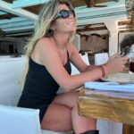 Mélanie Amar Instagram - Mʏᴋᴏɴᴏs .. 🇬🇷 #mykonos #cavotagoomykonos #holiday #vacation #lunch