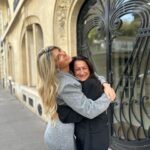 Mélanie Amar Instagram - Ma mere capillaire forever @judith_royalextension ❤️ J’en profite aussi pour dire que je t’aime tres tres fort depuis toutes ces années ou tu t’es occupé de moi comme si tu m’avez pondu 😂😅 You are ma sauveuse capillaire, sans toi je serai chauve avec une perruque qui tomberai 18 fois par jour 😜😂 Bref, si vous rencontrez des problemes de pertes de cheveux comme moi, ne paniquez pas, Judith a la solution ✨ Rendez vous chez @royalextension, les meilleures! Et je vous le dis par experience avec un bon entretien, ça n’abime pas les cheveux ☺️❤️ & ça pousse toujours 😁🥰 #pasdecollaboration