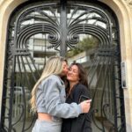 Mélanie Amar Instagram - Ma mere capillaire forever @judith_royalextension ❤️ J’en profite aussi pour dire que je t’aime tres tres fort depuis toutes ces années ou tu t’es occupé de moi comme si tu m’avez pondu 😂😅 You are ma sauveuse capillaire, sans toi je serai chauve avec une perruque qui tomberai 18 fois par jour 😜😂 Bref, si vous rencontrez des problemes de pertes de cheveux comme moi, ne paniquez pas, Judith a la solution ✨ Rendez vous chez @royalextension, les meilleures! Et je vous le dis par experience avec un bon entretien, ça n’abime pas les cheveux ☺️❤️ & ça pousse toujours 😁🥰 #pasdecollaboration