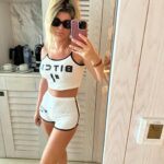 Mélanie Amar Instagram - 𝑁𝑒 𝑝𝑎𝑠 𝑑𝑒𝑟𝑎𝑛𝑔𝑒𝑟, 𝑓𝑖𝑛𝑖 𝑙𝑒𝑠 𝑣𝑎𝑐𝑎𝑛𝑐𝑒𝑠 𝑖’𝑚 𝑒𝑛 𝐷𝐸𝑃 ! ❤️‍🩹🙈
