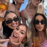Mélanie Orlenko Instagram - « Chaque médecin généraliste devrait prescrire un girls trip mensuel » 🏝️🍹💃🏼☀️