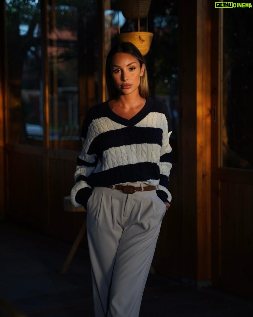 Mélanie Orlenko Instagram - Pull marinière: SHEIN Essnce Two Tone Cable Knit Drop Shoulder Sweater (11248498) . Pantalon beige: DAZY High Waist Plicated Detail Pants (14461491) . Avec mon code MELANIE3 profitez de -15% dès 29€ d'achat ou -20% des 69€ d'achat sur tout le site français ! Les French Days @sheinfrance_ c’est les meilleurs produits, les meilleurs choix #SHEINFrenchDays2023 jusqu'à -70 % de réduction ! . #SHEINFrenchDays2023 #saveinstyle #accessibleettendance #publicité