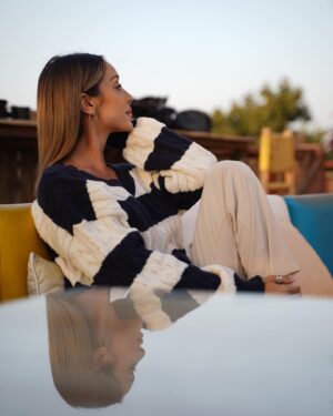 Mélanie Orlenko Instagram - Pull marinière: SHEIN Essnce Two Tone Cable Knit Drop Shoulder Sweater (11248498)
.
Pantalon beige: DAZY High Waist Plicated Detail Pants (14461491)
.
Avec mon code MELANIE3 profitez de -15% dès 29€ d'achat ou -20% des 69€ d'achat sur tout le site français ! 
Les French Days @sheinfrance_ c’est les meilleurs produits, les meilleurs choix #SHEINFrenchDays2023 jusqu'à -70 % de réduction !
.
 #SHEINFrenchDays2023 #saveinstyle #accessibleettendance #publicité