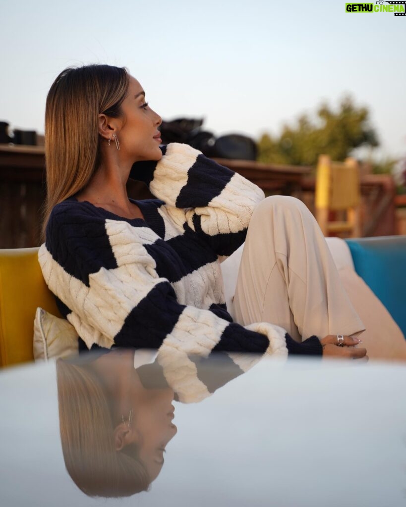 Mélanie Orlenko Instagram - Pull marinière: SHEIN Essnce Two Tone Cable Knit Drop Shoulder Sweater (11248498) . Pantalon beige: DAZY High Waist Plicated Detail Pants (14461491) . Avec mon code MELANIE3 profitez de -15% dès 29€ d'achat ou -20% des 69€ d'achat sur tout le site français ! Les French Days @sheinfrance_ c’est les meilleurs produits, les meilleurs choix #SHEINFrenchDays2023 jusqu'à -70 % de réduction ! . #SHEINFrenchDays2023 #saveinstyle #accessibleettendance #publicité