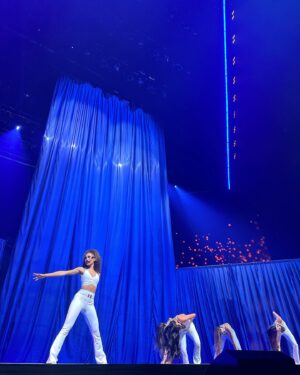 Mélanie Thomas Instagram - I can say now that i’ve celebrated my 20th birthday on stage performing in the UK in front of 10 K people ❤️ I love watching your edits!!