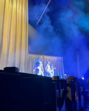 Mélanie Thomas Instagram - I can say now that i’ve celebrated my 20th birthday on stage performing in the UK in front of 10 K people ❤️ I love watching your edits!!