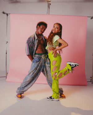 Mélanie Thomas Instagram - I love your smile MV is out now!! Go Check it out