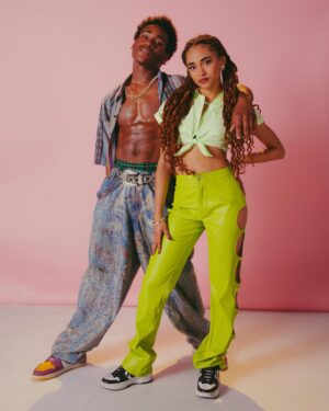 Mélanie Thomas Instagram - I love your smile MV is out now!! Go Check it out