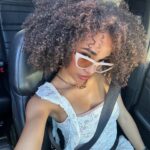 Mélanie Thomas Instagram - 🤳🏽