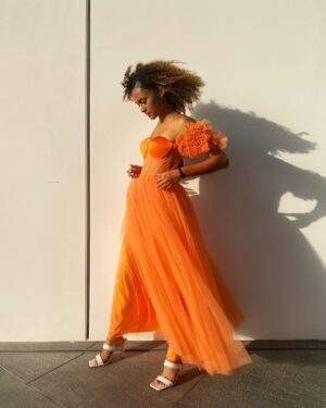 Mélanie Thomas Instagram - Au Louvre, i wear orange 🍊 
#louvreabudhabi