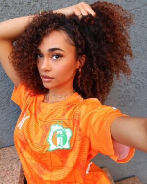 Mélanie Thomas Instagram - En célébration pour la CAN 🇨🇮🐘❤️ i’m in LA but my heart is in the ivory coast for the whole month merci!!