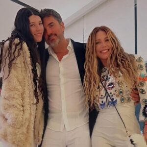 Mónica Ayos Instagram - 🎉🙌🏻🧿🌍🌎🌏🧿♥️ #happynewyear #felizaño #añonuevo #2024  #feliz2024 #felizañonuevo 

🪄✨♥️🫶🏻🧿🙏🏻♥️ @diegooliveraok @vickydoll22 @federicoayos