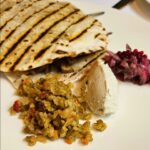 Müge Boz Instagram - Çok beğendim @telezzuz.ist 🫶 . Bitki odaklı, fine-dining bir restaurant benim İstanbul'da uzun zamandır beklediğim bir konseptti. . Her zaman söylerim, ülkemiz bitki, sebze ve meyve çeşitliliği açısından bu tarz bitki bazlı konseptlere çok açık bir ülke. Burası da çok güzel bir örneği olmuş. Ellerinize sağlık. Alışılagelmiş sebze yemeklerininin farklı yorumlarını tatmak beni o kadar mutlu etti ki. 🥰 . @toremsazakaydin beraber ne güzel bir buluşmaydı, tadı damağımda kaldı her anlamda 🥰 . Oh misss😍 #reklam