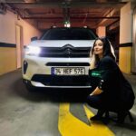 Müjde Uzman Instagram – Biz #CitroenC5Aircross konforu ile yeni bir yolculuğa çıkıyoruz. Okları takip edin! Sizce yeni rotamız neresi?

#CömertlikteÜstüneYok @citroenturkiye
#işbirliği