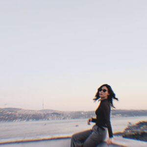 Müjde Uzman Instagram - 🦇
📸: @seymasay