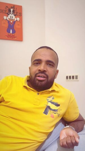 MOHAMED BASSOU Instagram - BREAKING NEWS🚨🚨🚨🚨🗞️🗞️🗞️‎ 🆕🆕🆕 
مانزاكين الرباط مابقى والو guichet.ma #moroccanhumor #manzakin #justforfun #باسو #blackhumormatters #laughtermakers #morocco🇲🇦 #americndream #trynottolaugh #whatthefun
